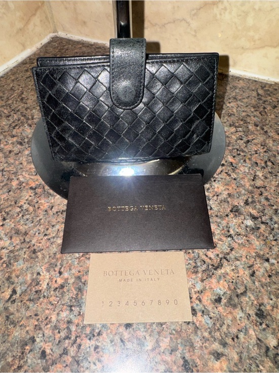 Bottega Veneta Handbags - Bottega Veneta Vintage authentic Black Leather 6-Hook Key Case Wallet